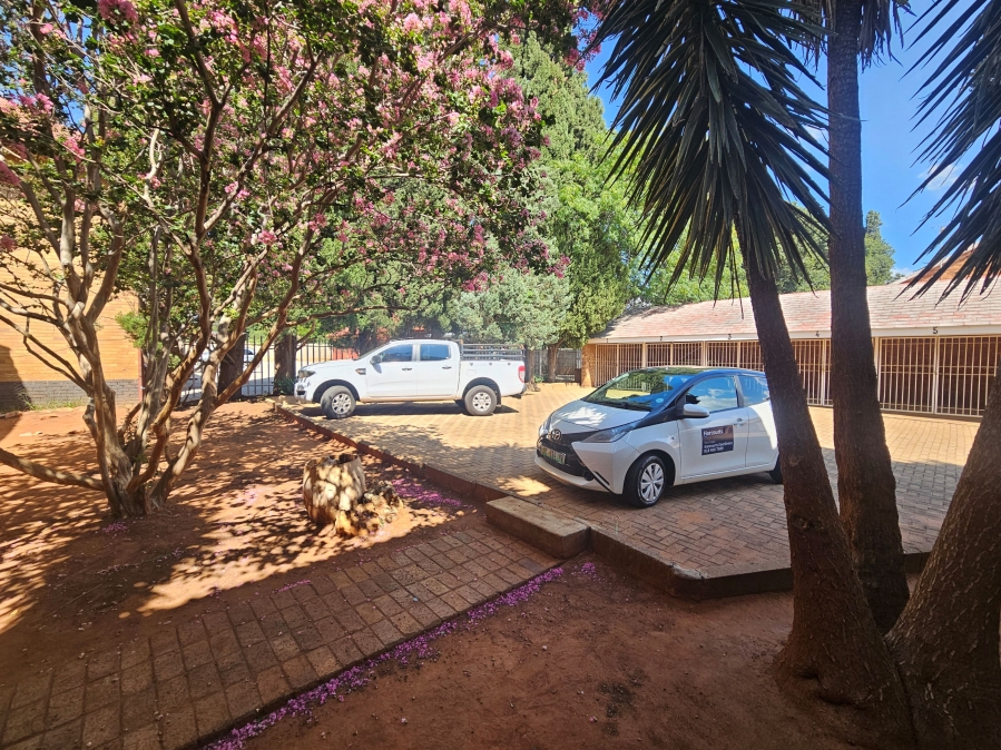 To Let 2 Bedroom Property for Rent in Adamayview North West